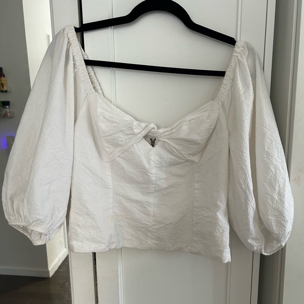 White crop top with balloon sleeves